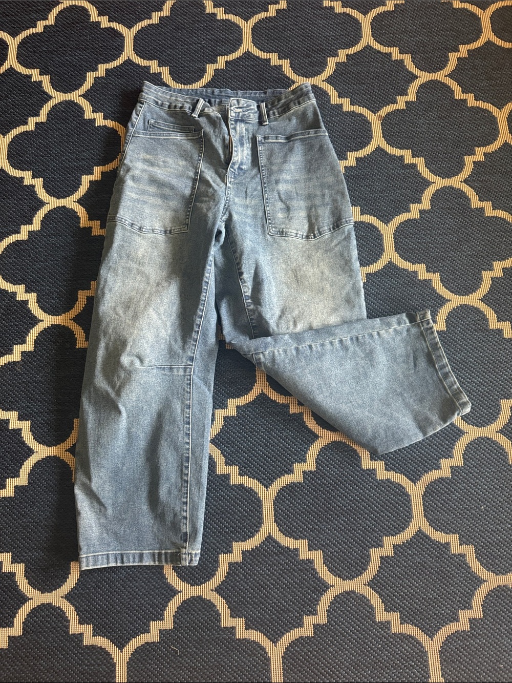 WORN ONCE Amazon Women's Light Blue Barrel Jeans
